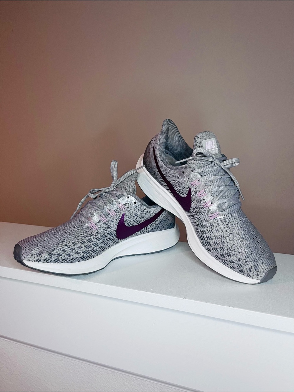 Nike Women's Air Zoom Pegasus 35 Size 8 Gray and Purple